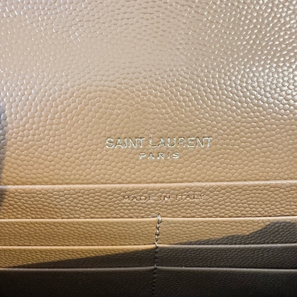 Yves Saint Laurent ENVELOPE CHAIN WALLET IN GRAIN DE POUDRE LEATHER - Picture 8 of 15